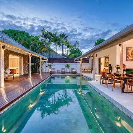 Beautiful Villa Yang Tao In The Heart Of Seminyak With Private Staff
